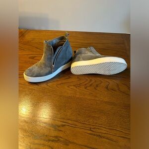 Steve Madden women’s wedgie sneakers size 6